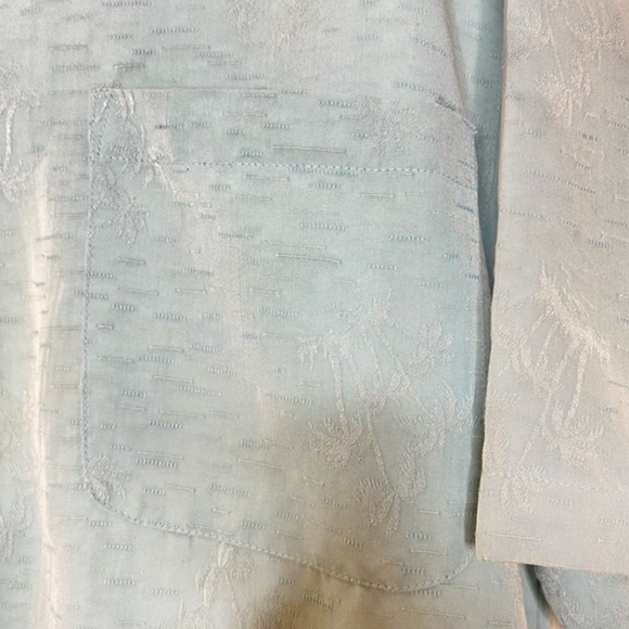 La Cabana “cubavera”tropical embroidered chambray button down short sleeve - Picture 7 of 8